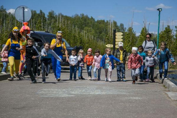 Дети на празднике