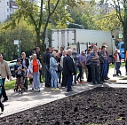 Благоустройство территории возле памятника в Южном Чертаново г. Москва – Южный Интерес у людей к работам садового центра Южный