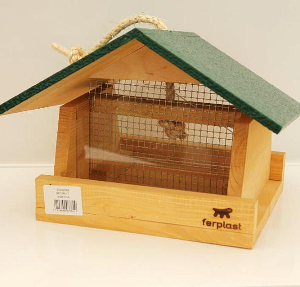 Кормушка из дерева 2