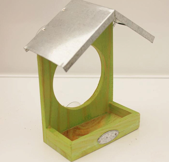 Кормушка с окном