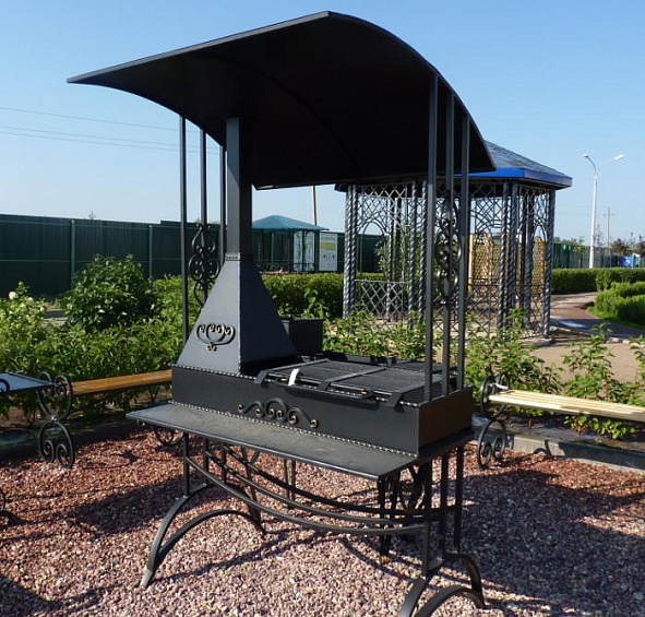 Мангал c крышей