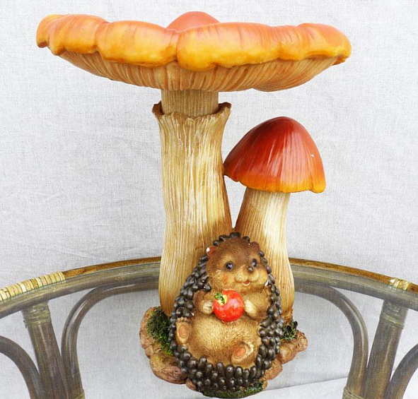 Фигурка садовая Грибная семья с ёжиком