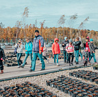 Фотоальбом Экскурсия для школьников по садовому центру октябрь 2018 дети на площадке