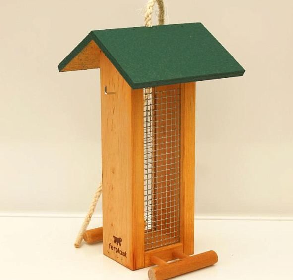 Кормушка из дерева 1