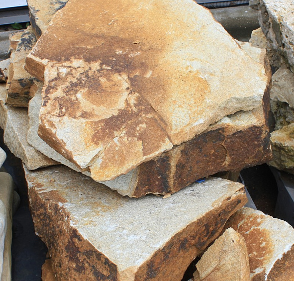 Постелистый бут Желтый с рис из песчаника